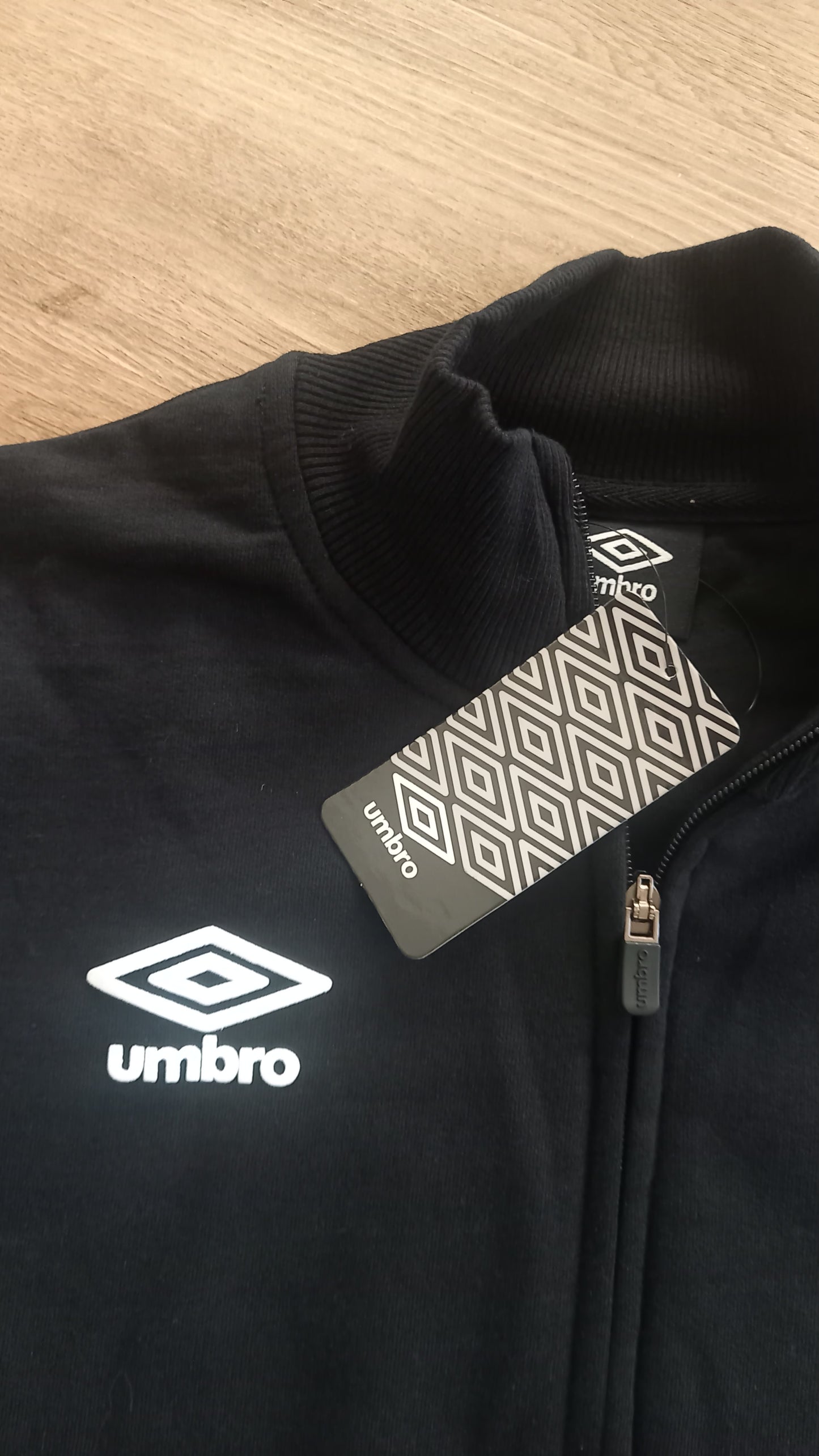 Umbro® Tuta Felpata Black/Grey