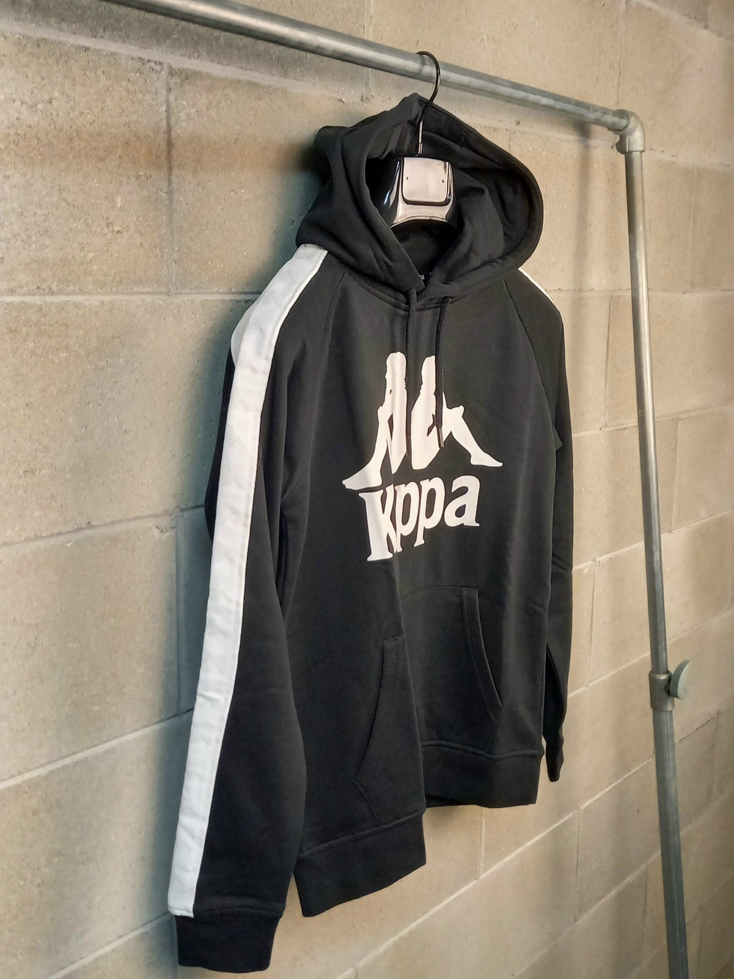 Kappa® Felpa con cappuccio Nera Logo Bianco Vestibilità Slim