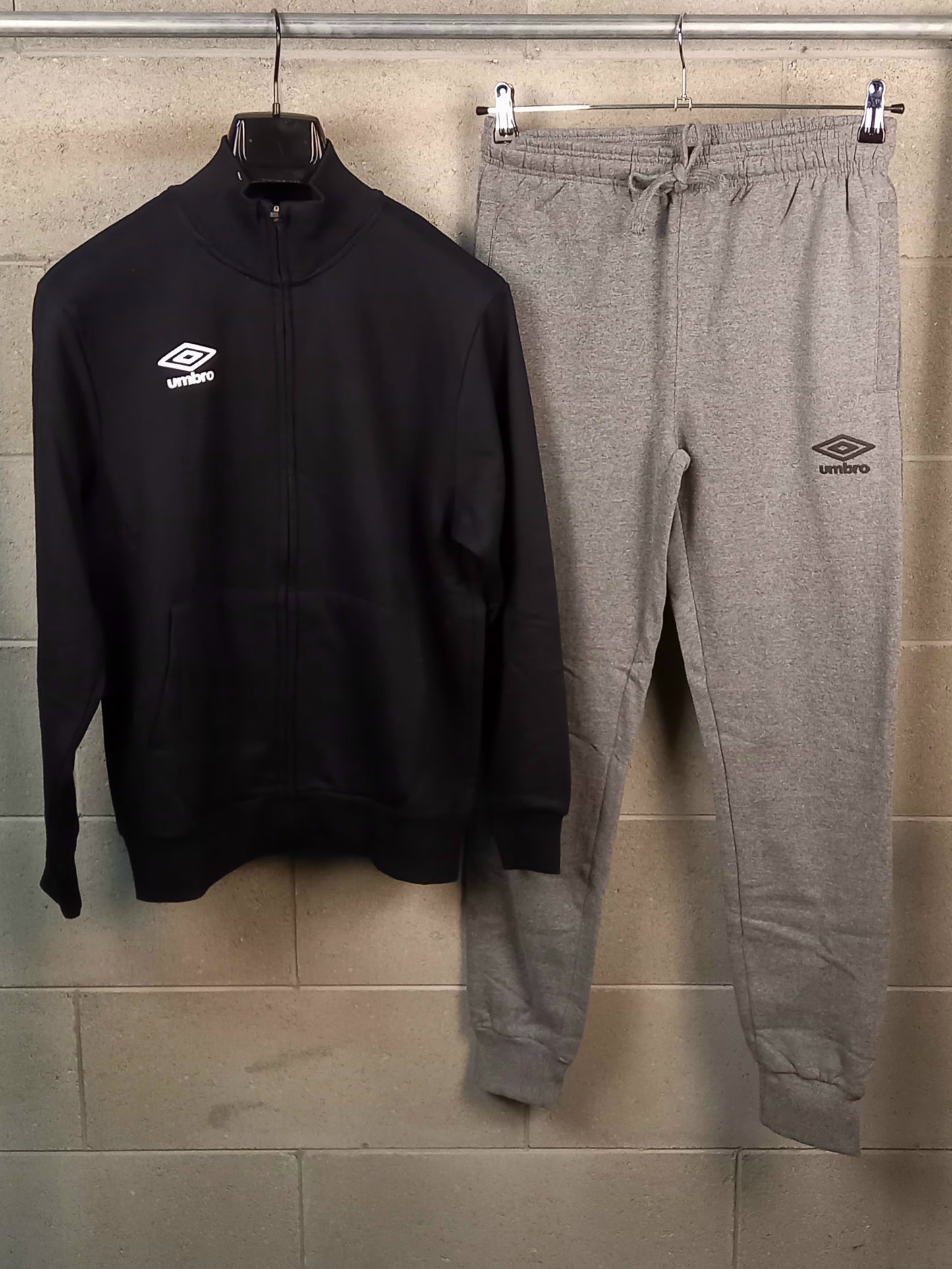 Umbro® Tuta Felpata Black/Grey