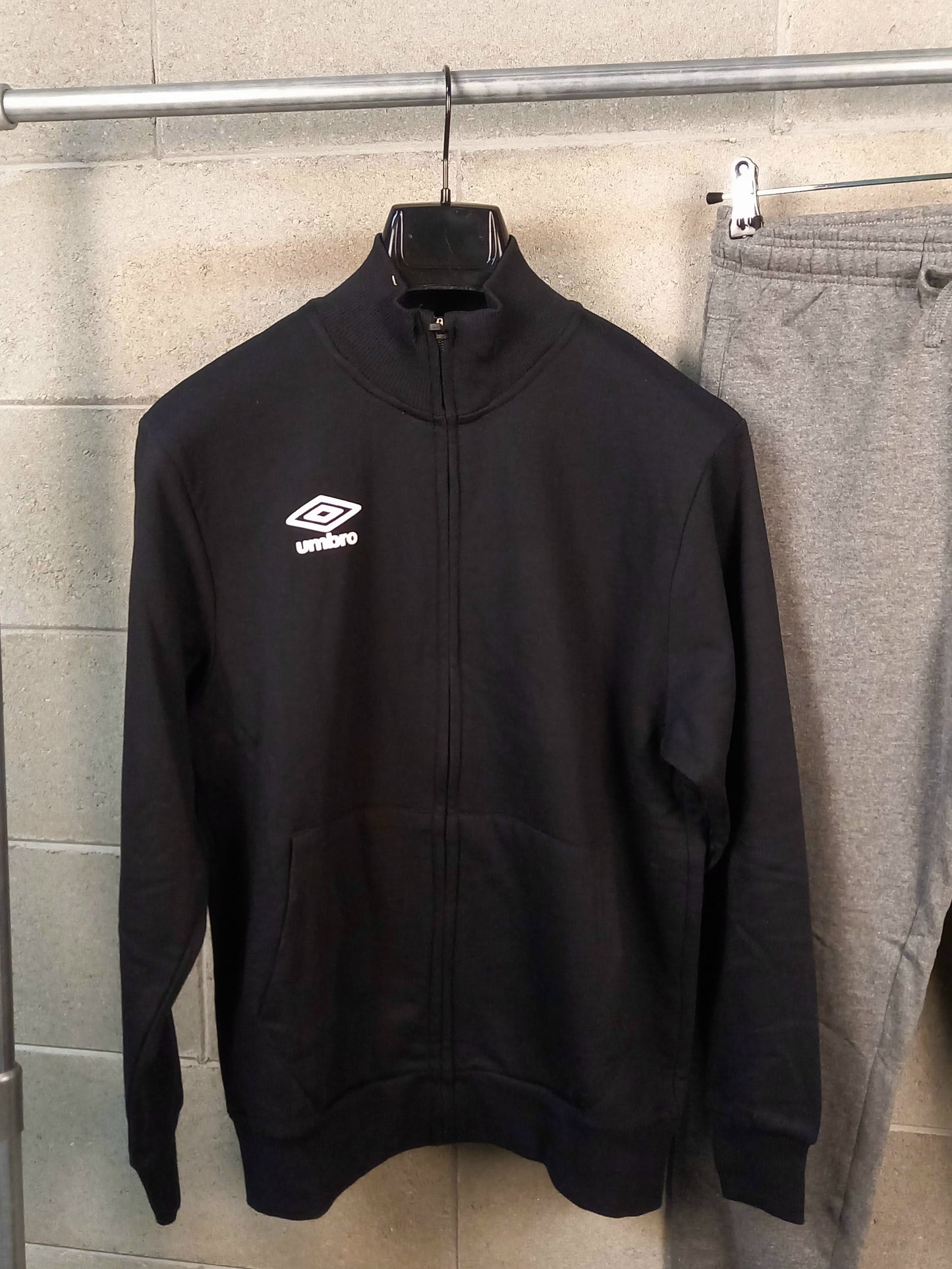 Umbro® Tuta Felpata Black/Grey