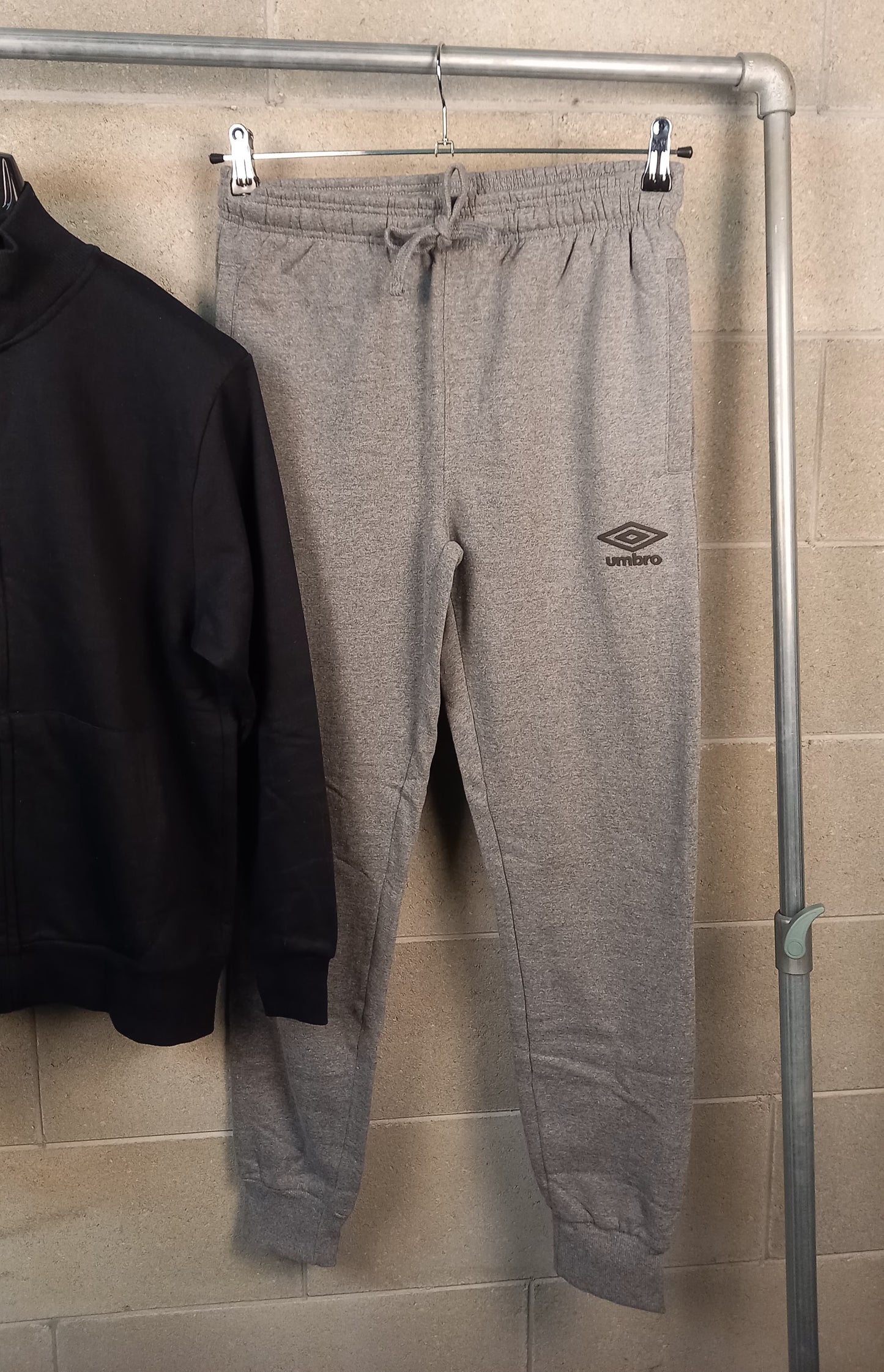 Umbro® Tuta Felpata Black/Grey