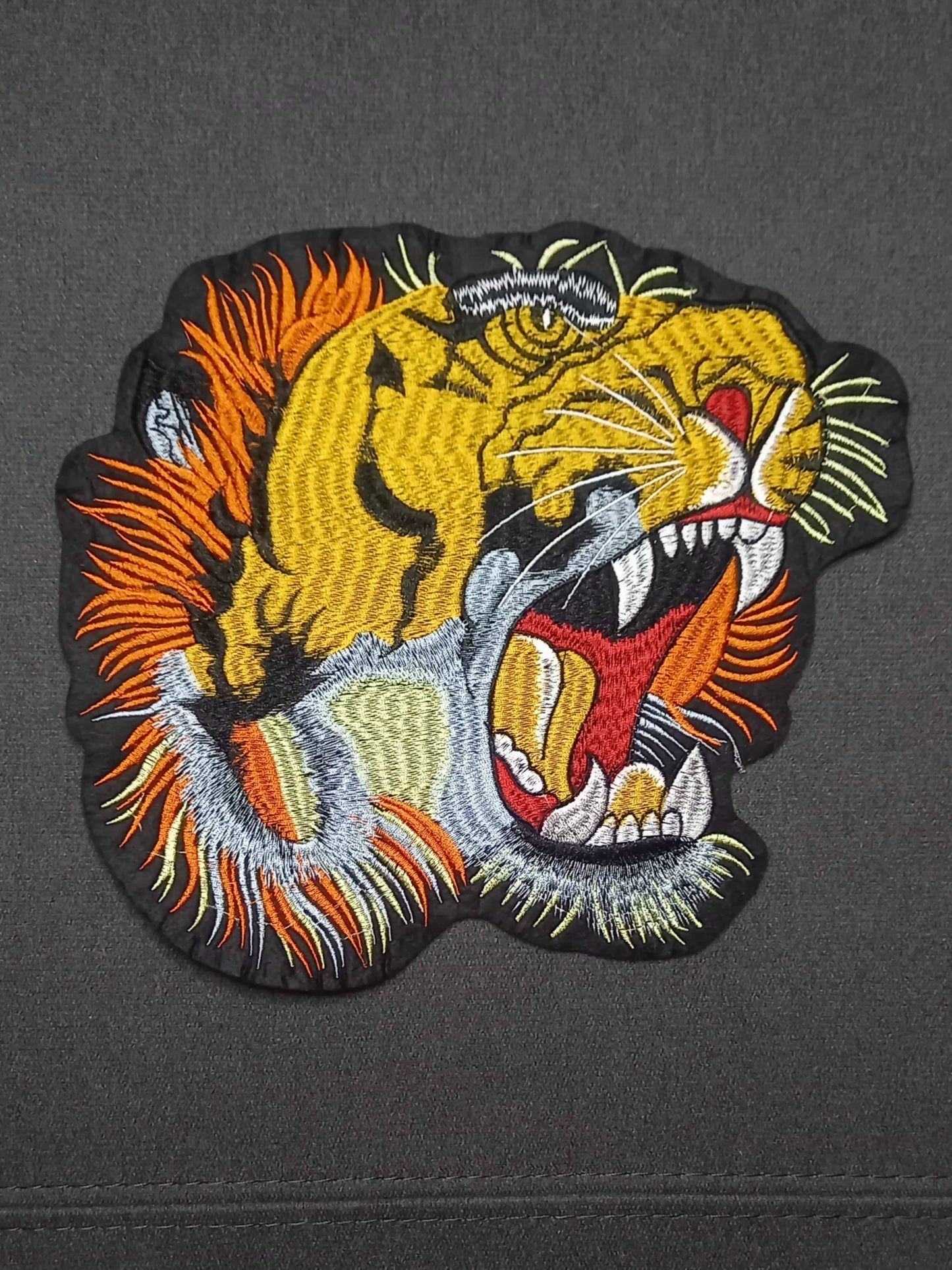 Toppa Patch Ricamata Tiger side