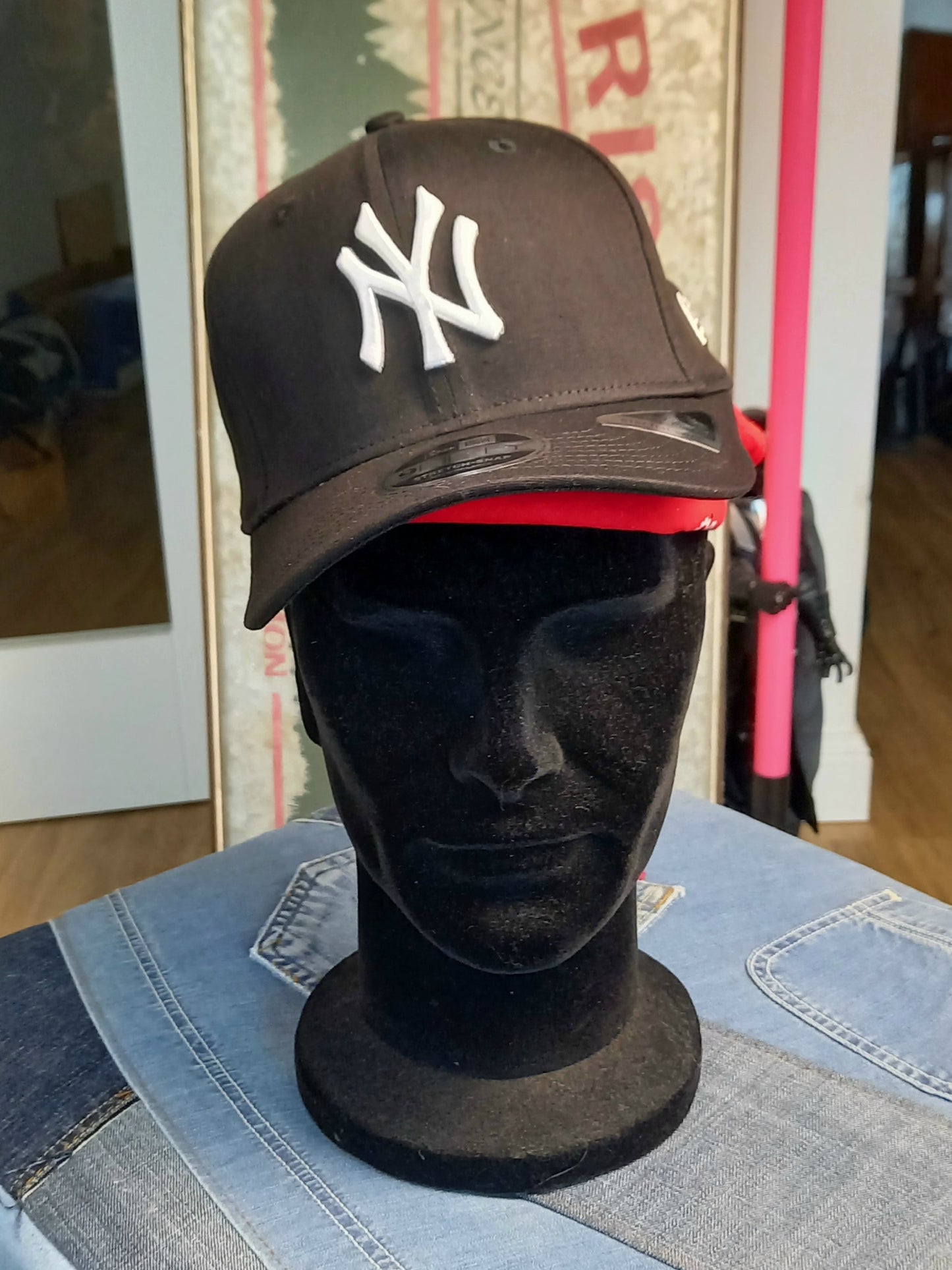 New York Yankees Black Baseball Cap M/L size New Era 9Fifty Stretch Snap
