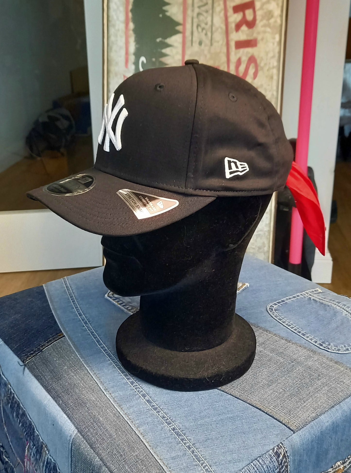 New York Yankees Black Baseball Cap M/L size New Era 9Fifty Stretch Snap