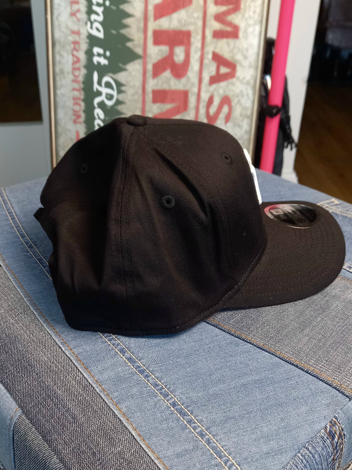 New York Yankees Black Baseball Cap M/L size New Era 9Fifty Stretch Snap