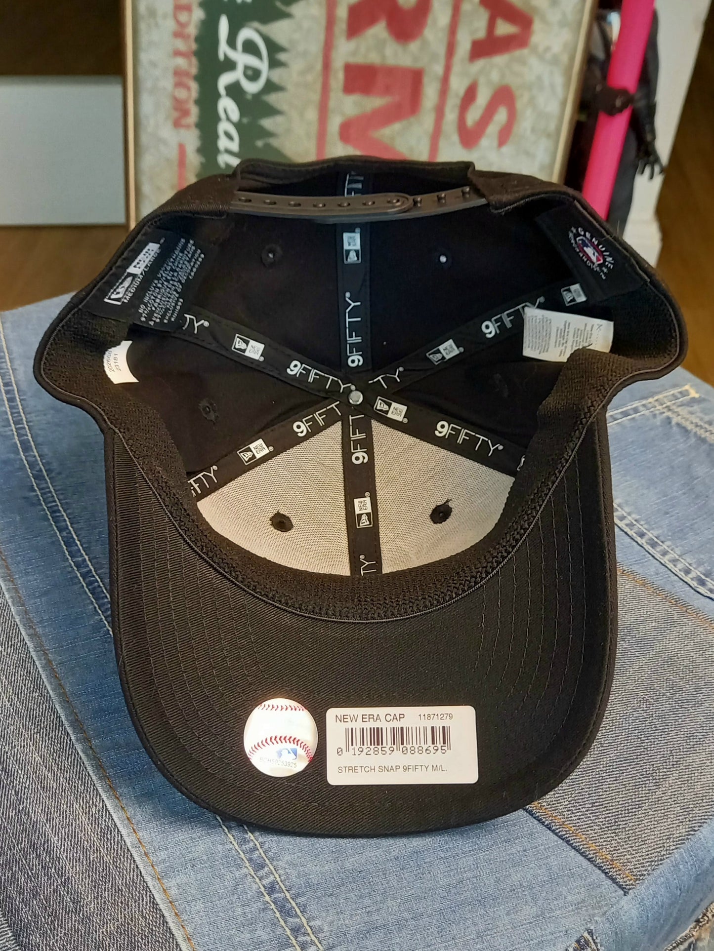 New York Yankees Black Baseball Cap M/L size New Era 9Fifty Stretch Snap