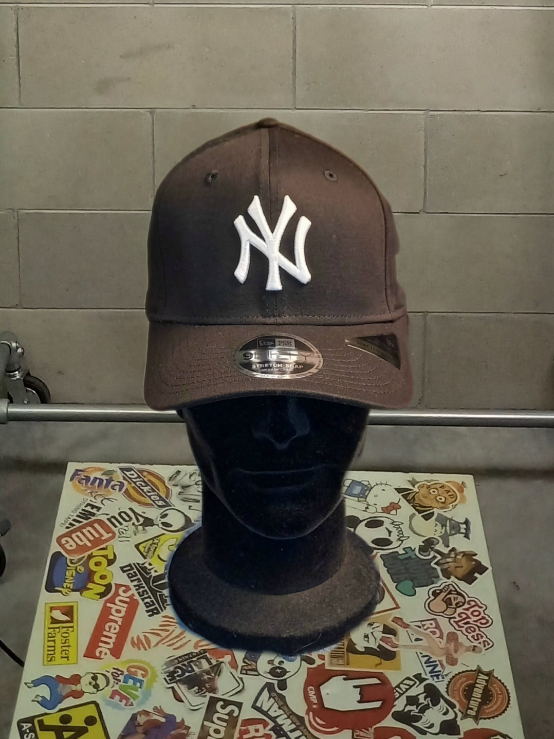 New York Yankees Black Baseball Cap M/L size New Era 9Fifty Stretch Snap