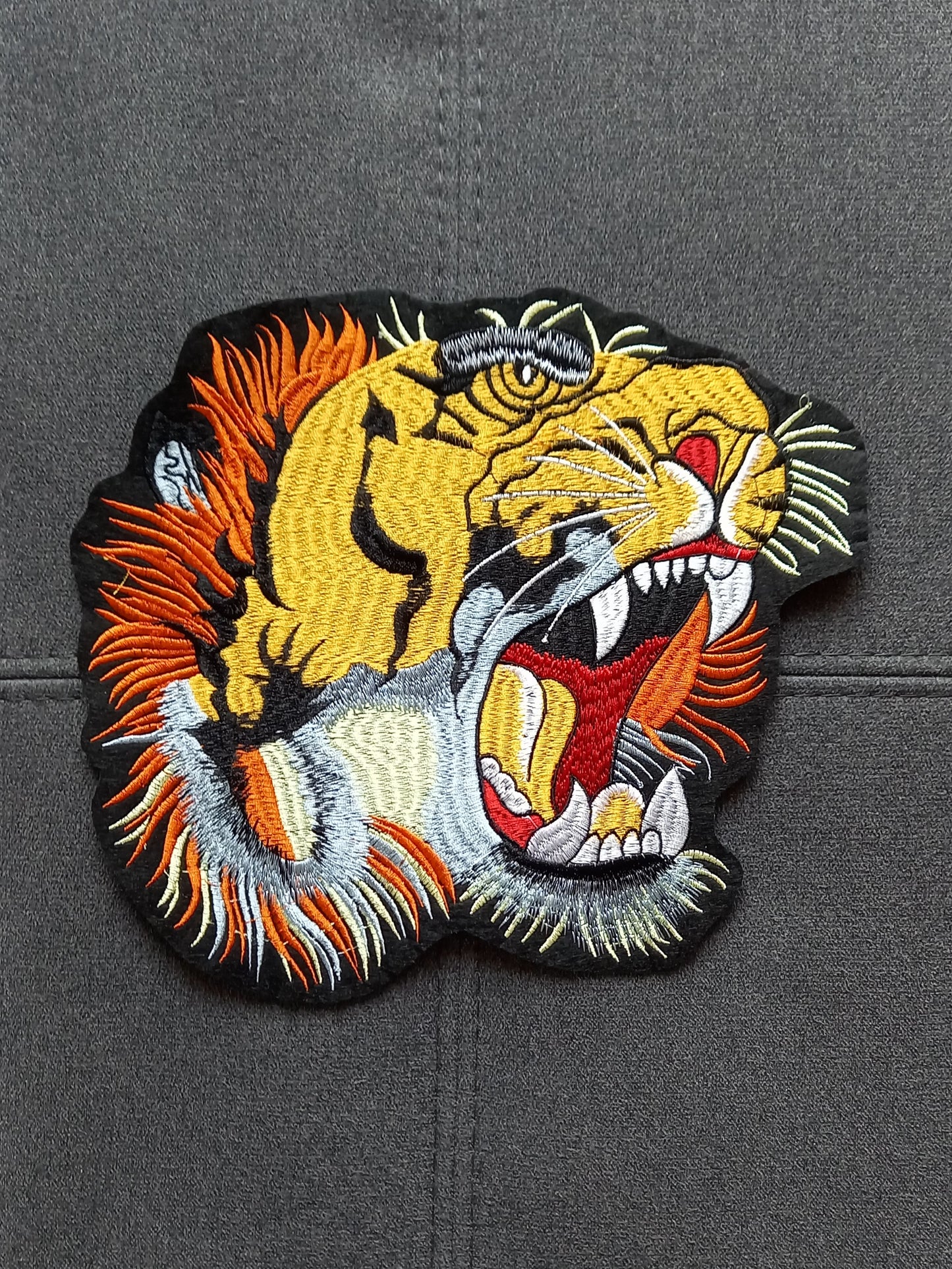 Toppa Patch Ricamata Tiger side