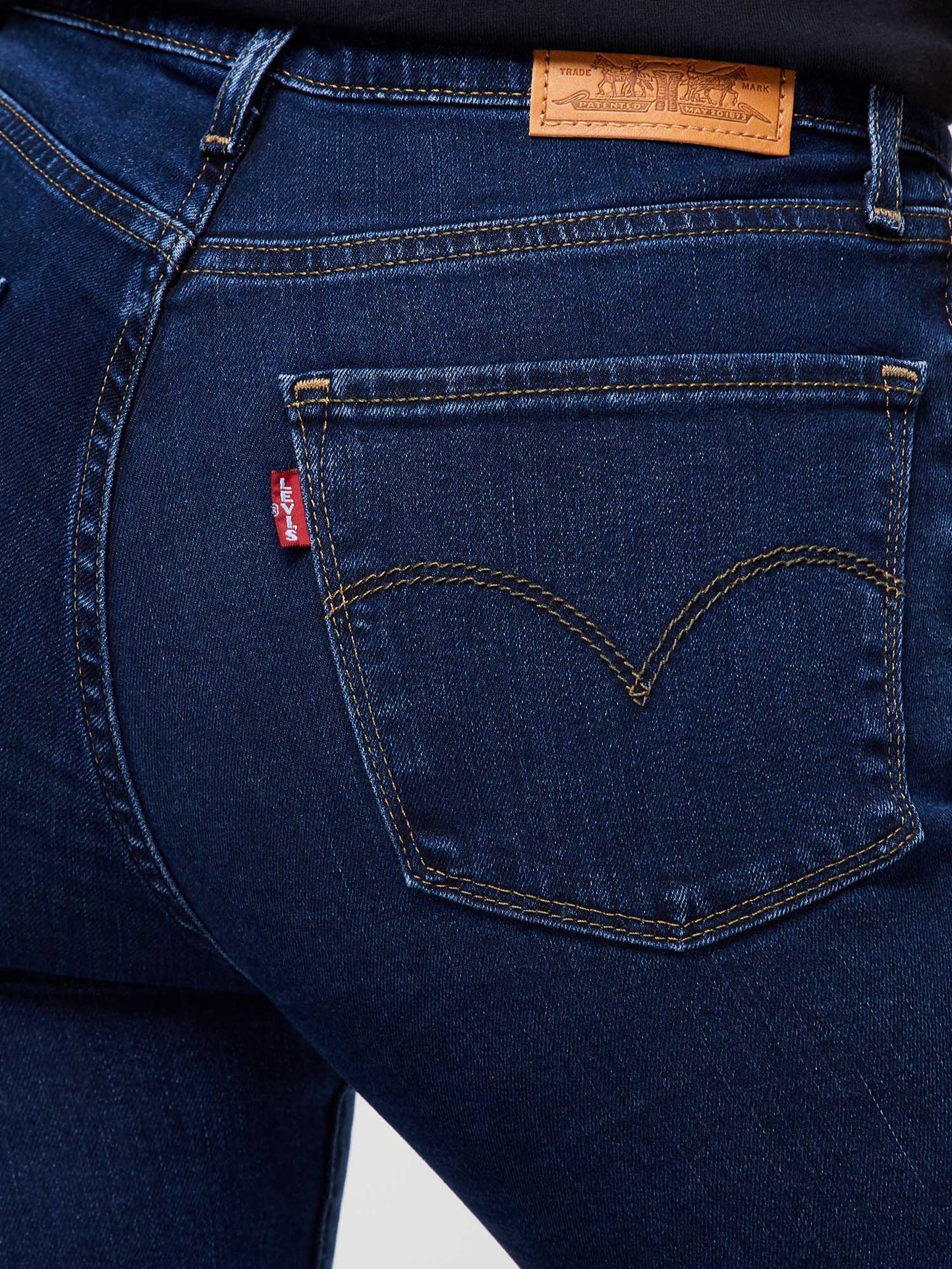 Levi's® 724 High Rise Straight 18883-0105